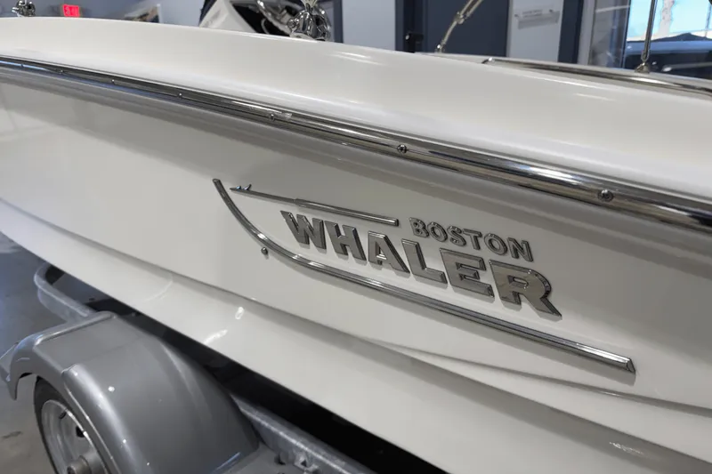 Slide: The Image of Boston Whaler 130 Super Sport 2025 - 14