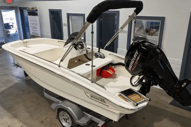 Slide: The Image of Boston Whaler 130 Super Sport 2025 - 4