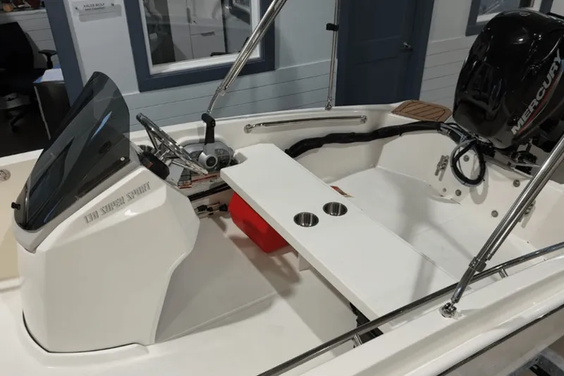 Slide: The Image of Boston Whaler 130 Super Sport 2025 - 6