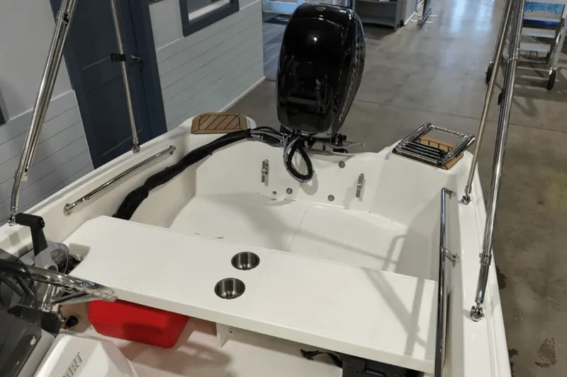 Slide: The Image of Boston Whaler 130 Super Sport 2025 - 7