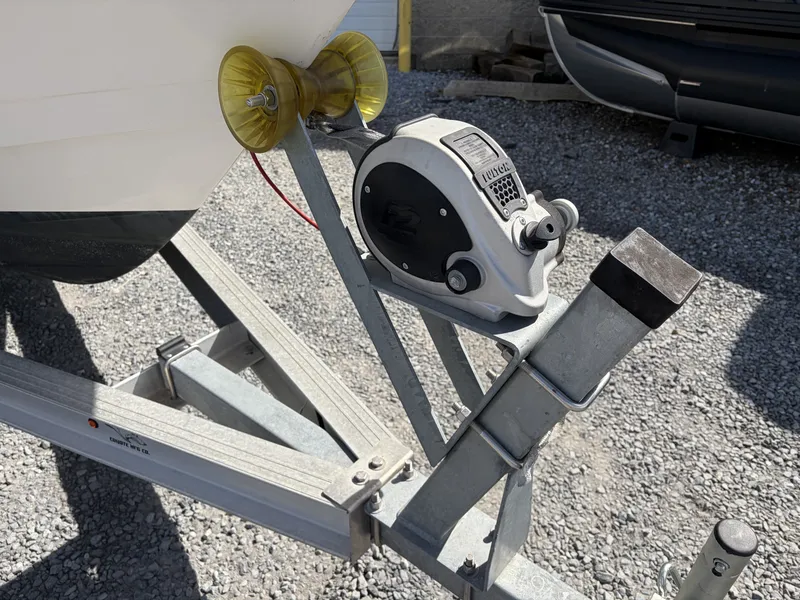 Slide: The Image of Robalo R207 2021 - 6