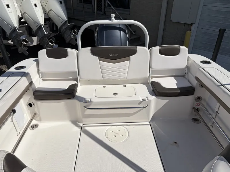 Slide: The Image of Robalo R207 2021 - 21