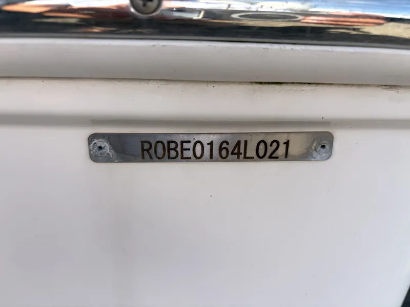 Slide: The Image of Robalo R207 2021 - 4