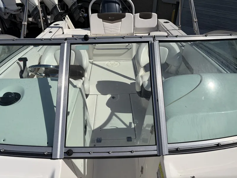 Slide: The Image of Robalo R207 2021 - 15