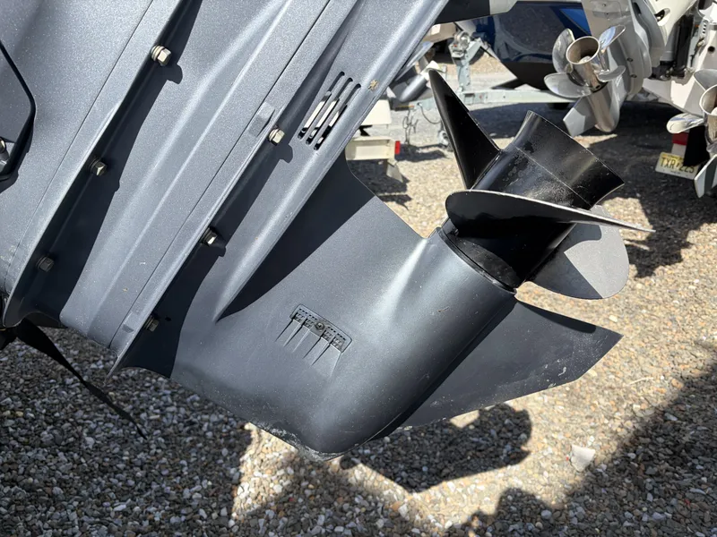 Slide: The Image of Robalo R207 2021 - 1