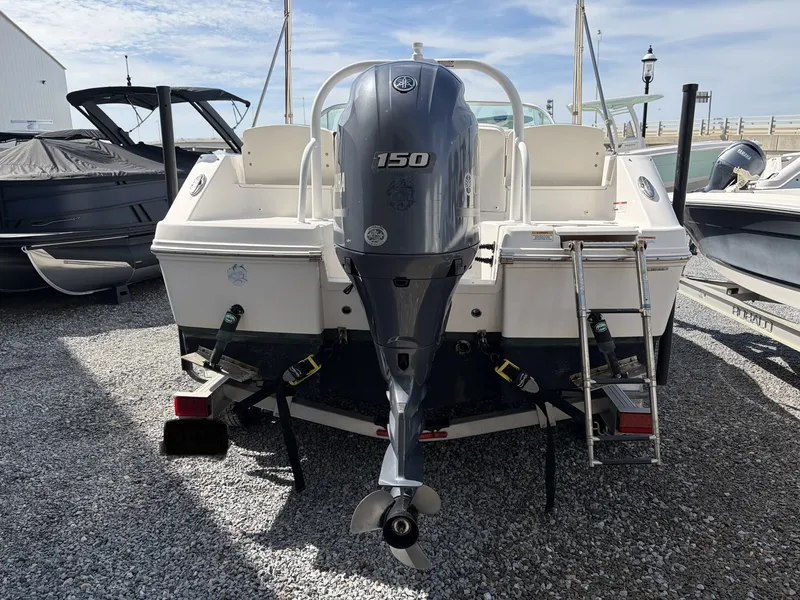 Slide: The Image of Robalo R207 2021 - 33