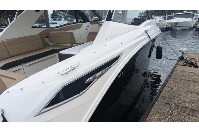 Slide: The Image of Sea Ray Sundancer 320 Outboard 2023 - 3