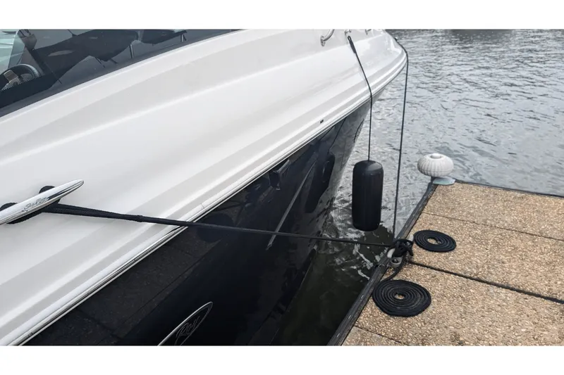 Slide: The Image of Sea Ray Sundancer 320 Outboard 2023 - 4