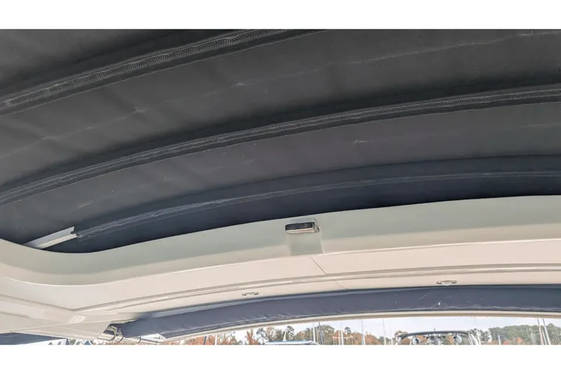 Slide: The Image of Sea Ray Sundancer 320 Outboard 2023 - 6