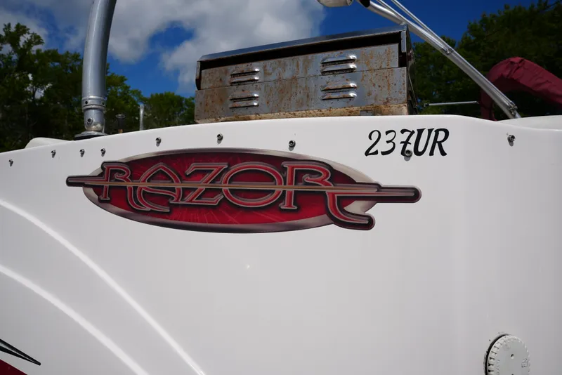 Slide: The Image of Razor Caravelle Razor 237 UR 2017 - 5