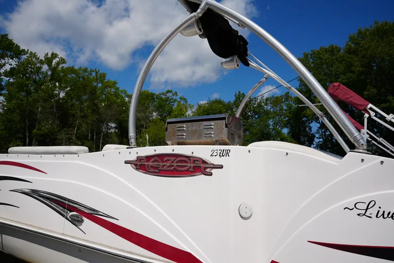 Slide: The Image of Razor Caravelle Razor 237 UR 2017 - 4