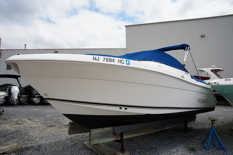 Slide: The Image of Robalo R227 2011 - 2