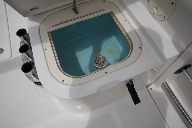 Slide: The Image of Robalo R227 2011 - 39