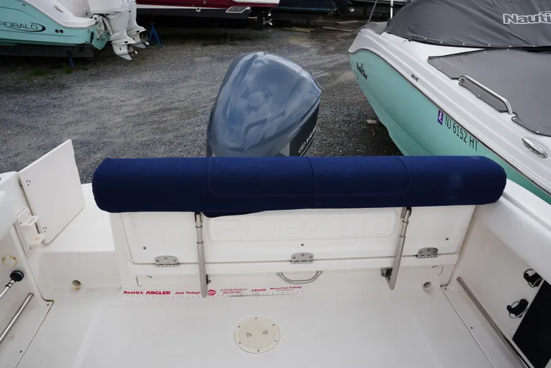 Slide: The Image of Robalo R227 2011 - 22