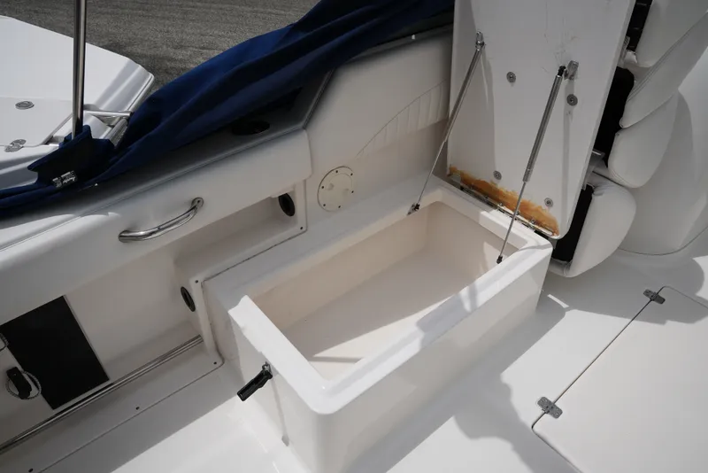 Slide: The Image of Robalo R227 2011 - 36