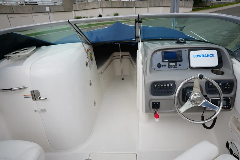 Slide: The Image of Robalo R227 2011 - 18