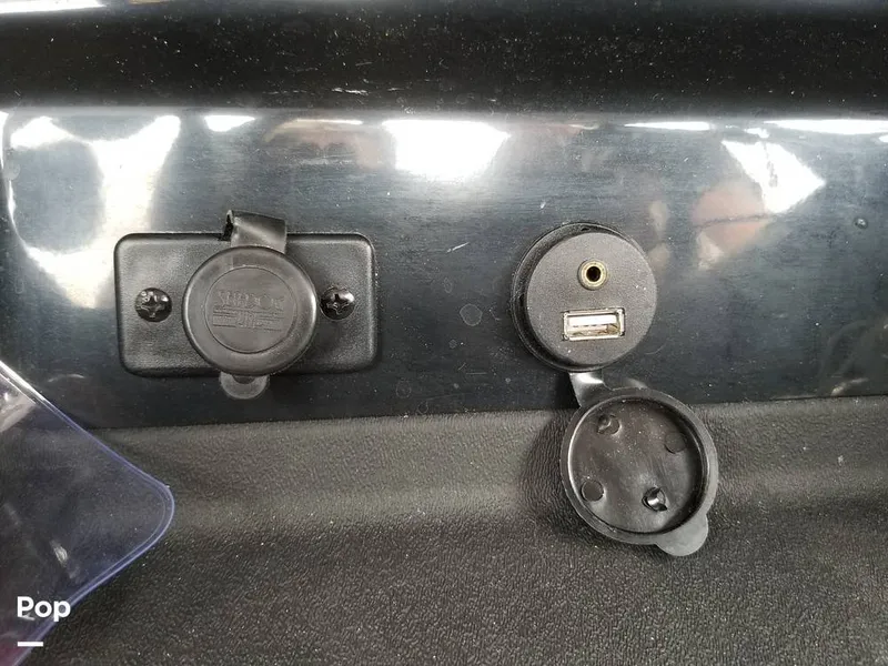 Slide: The Image of USB Port - 9913710