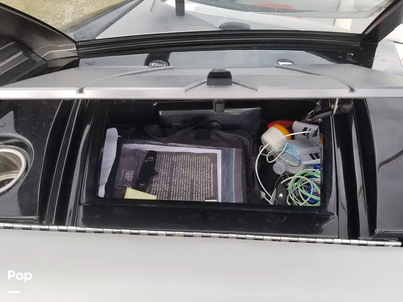 Slide: The Image of Glove Box - 9913649