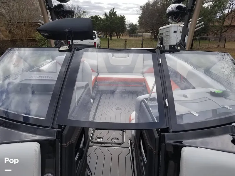 Slide: The Image of Windshield - Walk Through - 9913673