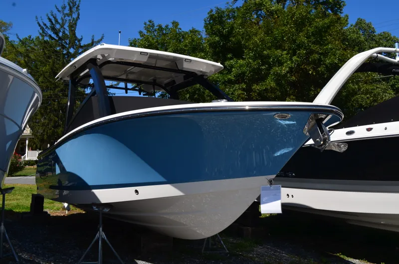 The Image of Robalo R257 2026 - 0
