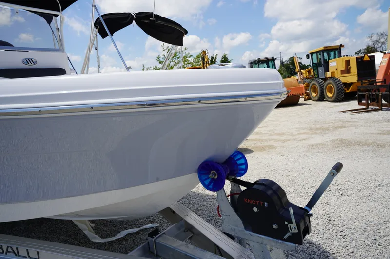 Slide: The Image of Robalo R160 2027 - 30