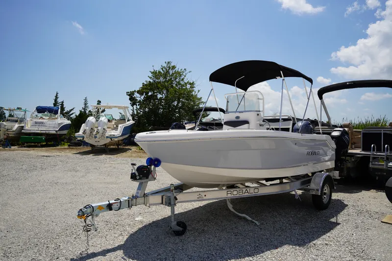 Slide: The Image of Robalo R160 2027 - 31