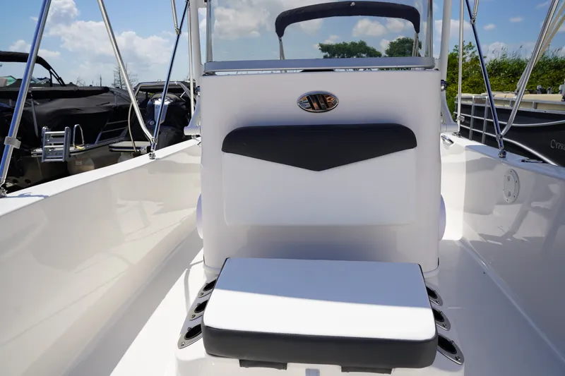 Slide: The Image of Robalo R160 2027 - 21