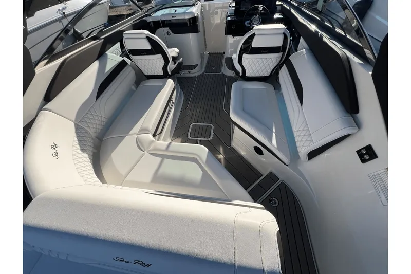 Slide: The Image of Sea Ray SLX 260 Surf 2025 - 5