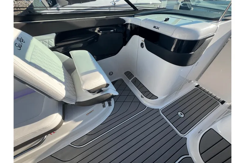Slide: The Image of Sea Ray SLX 260 Surf 2025 - 7