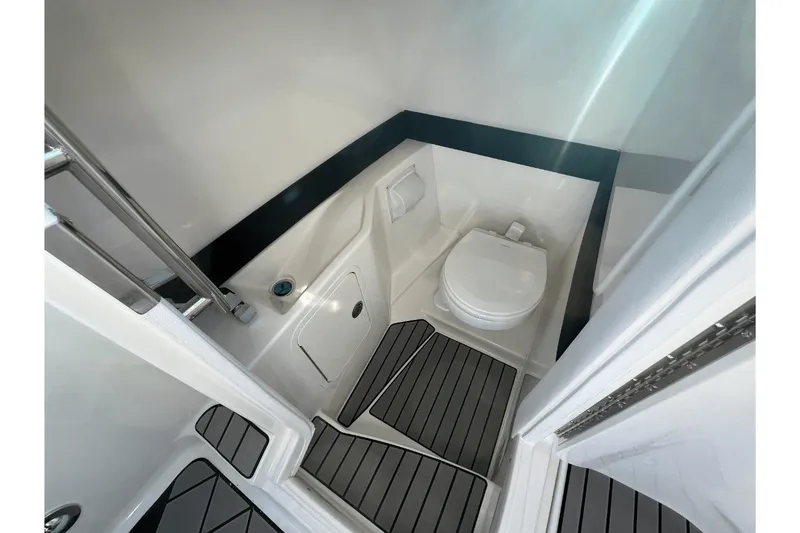 Slide: The Image of Sea Ray SLX 260 Surf 2025 - 8