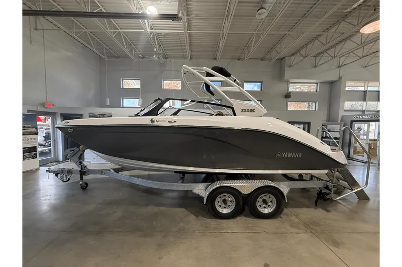 Slide: The Image of Yamaha 222SE 2025 - 1