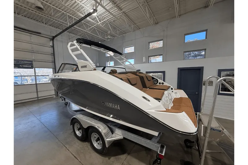 Slide: The Image of Yamaha 222SE 2025 - 2