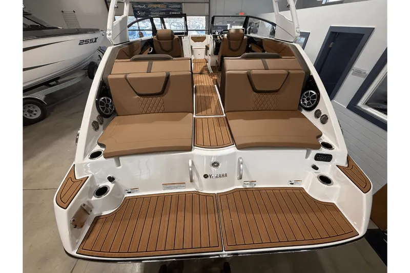 Slide: The Image of Yamaha 222SE 2025 - 5