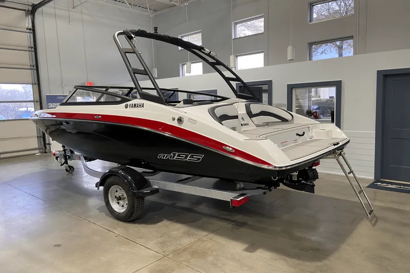 Slide: The Image of Yamaha AR195 2025 - 3