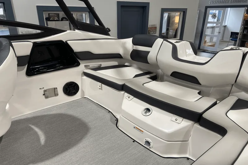 Slide: The Image of Yamaha AR195 2025 - 6