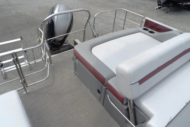 Slide: The Image of Sweetwater 2286 Tritoon 2022 - 13