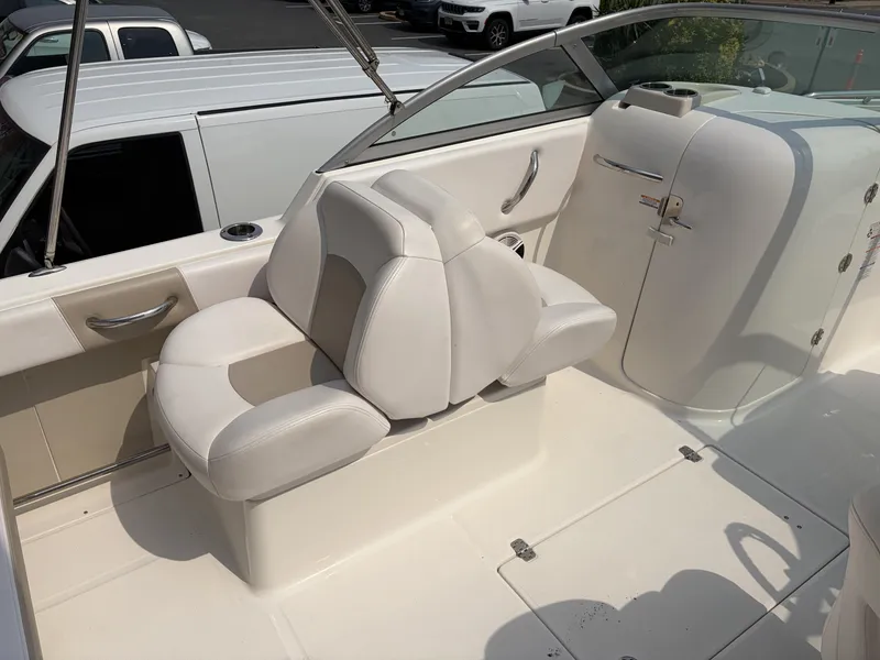 Slide: The Image of Robalo R227 2016 - 18