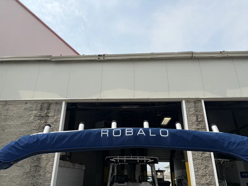 Slide: The Image of Robalo R227 2016 - 50