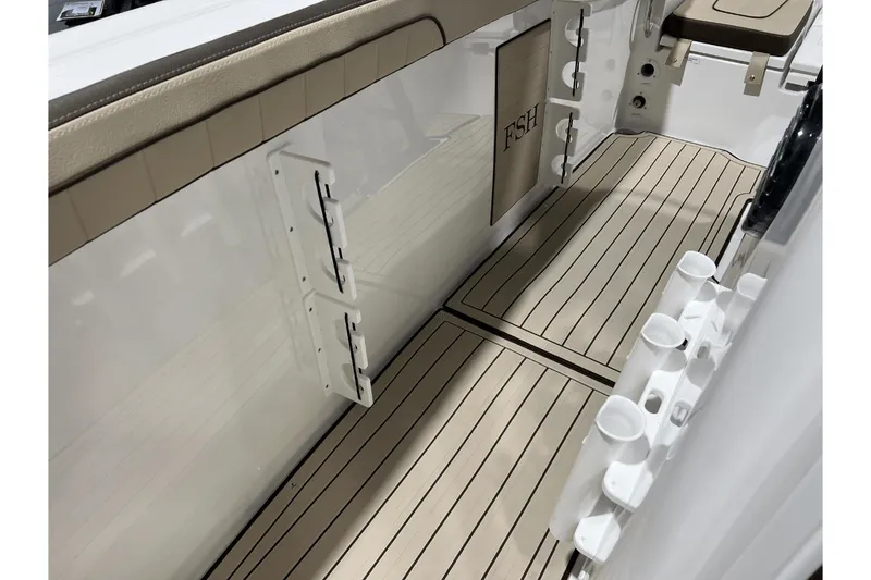 Slide: The Image of Yamaha 255 FSH Sport E 2025 - 16