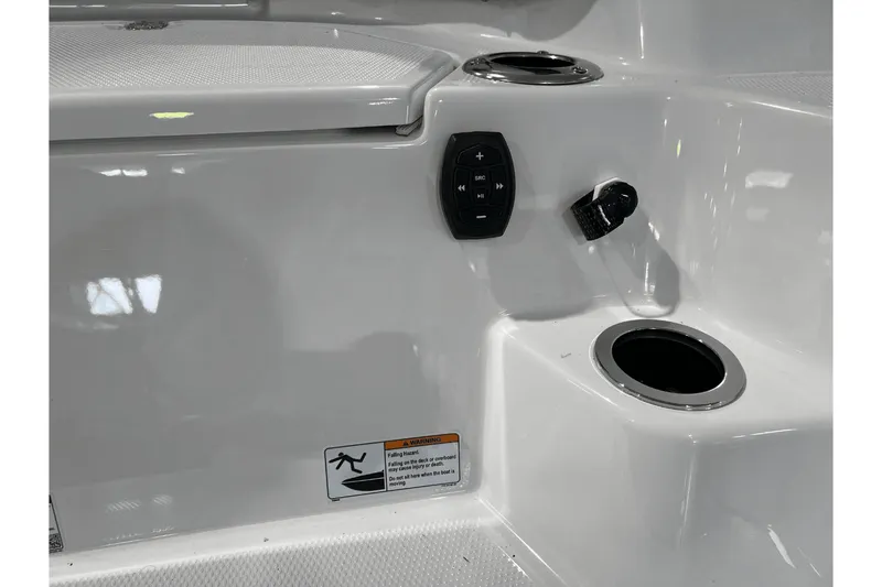 Slide: The Image of Yamaha 255 FSH Sport E 2025 - 6