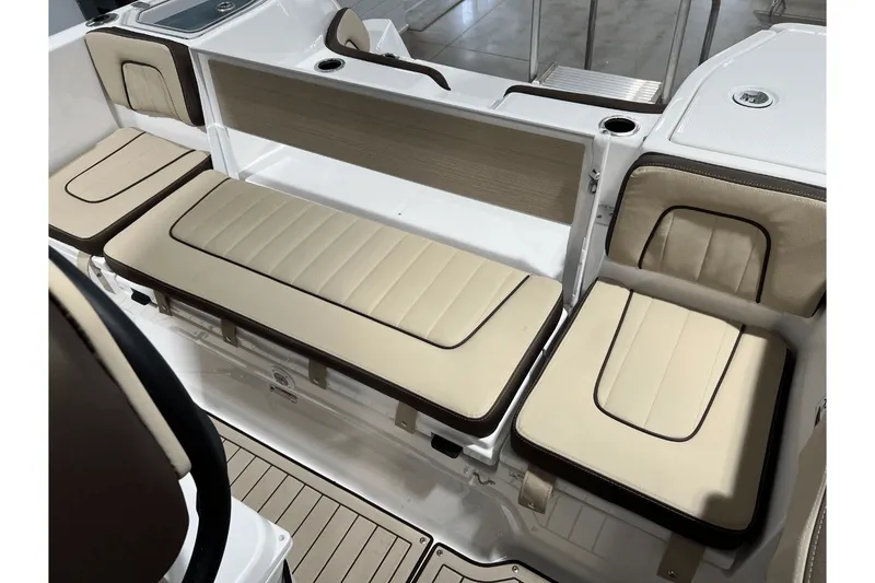 Slide: The Image of Yamaha 255 FSH Sport E 2025 - 7