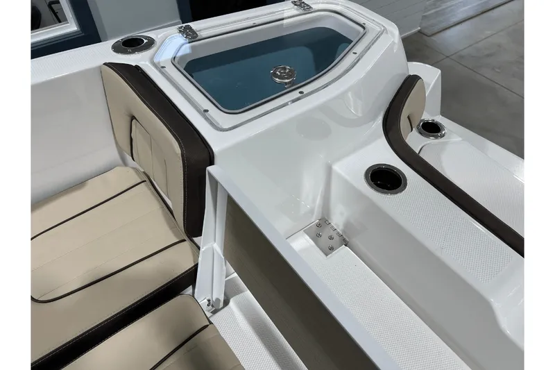 Slide: The Image of Yamaha 255 FSH Sport E 2025 - 8