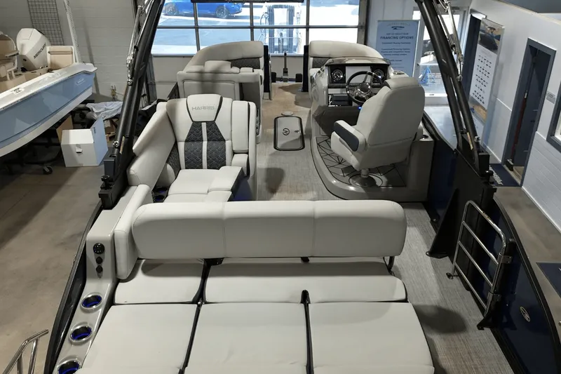 Slide: The Image of Harris 230 GRAND MARINER 2023 - 10