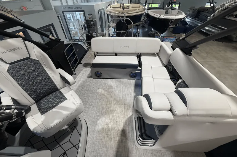 Slide: The Image of Harris 230 GRAND MARINER 2023 - 12