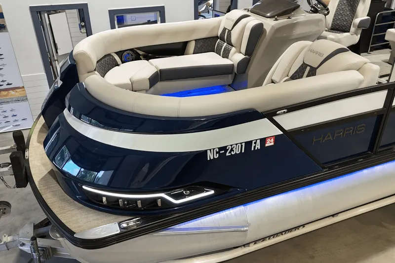 Slide: The Image of Harris 230 GRAND MARINER 2023 - 2