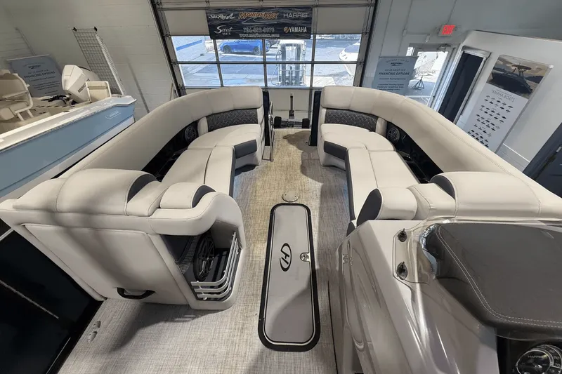 Slide: The Image of Harris 230 GRAND MARINER 2023 - 25