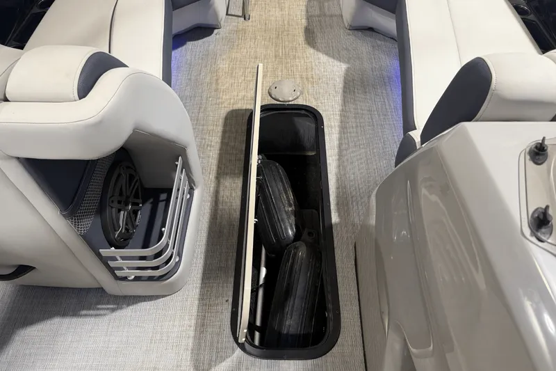 Slide: The Image of Harris 230 GRAND MARINER 2023 - 26