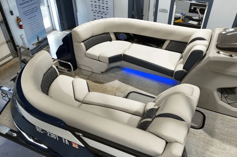 Slide: The Image of Harris 230 GRAND MARINER 2023 - 28