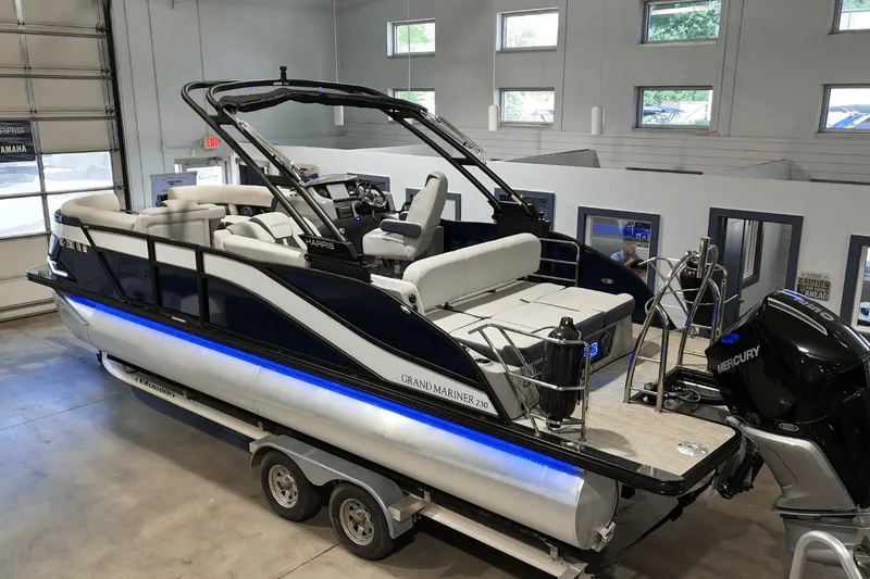 Slide: The Image of Harris 230 GRAND MARINER 2023 - 3