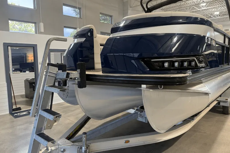 Slide: The Image of Harris 230 GRAND MARINER 2023 - 32